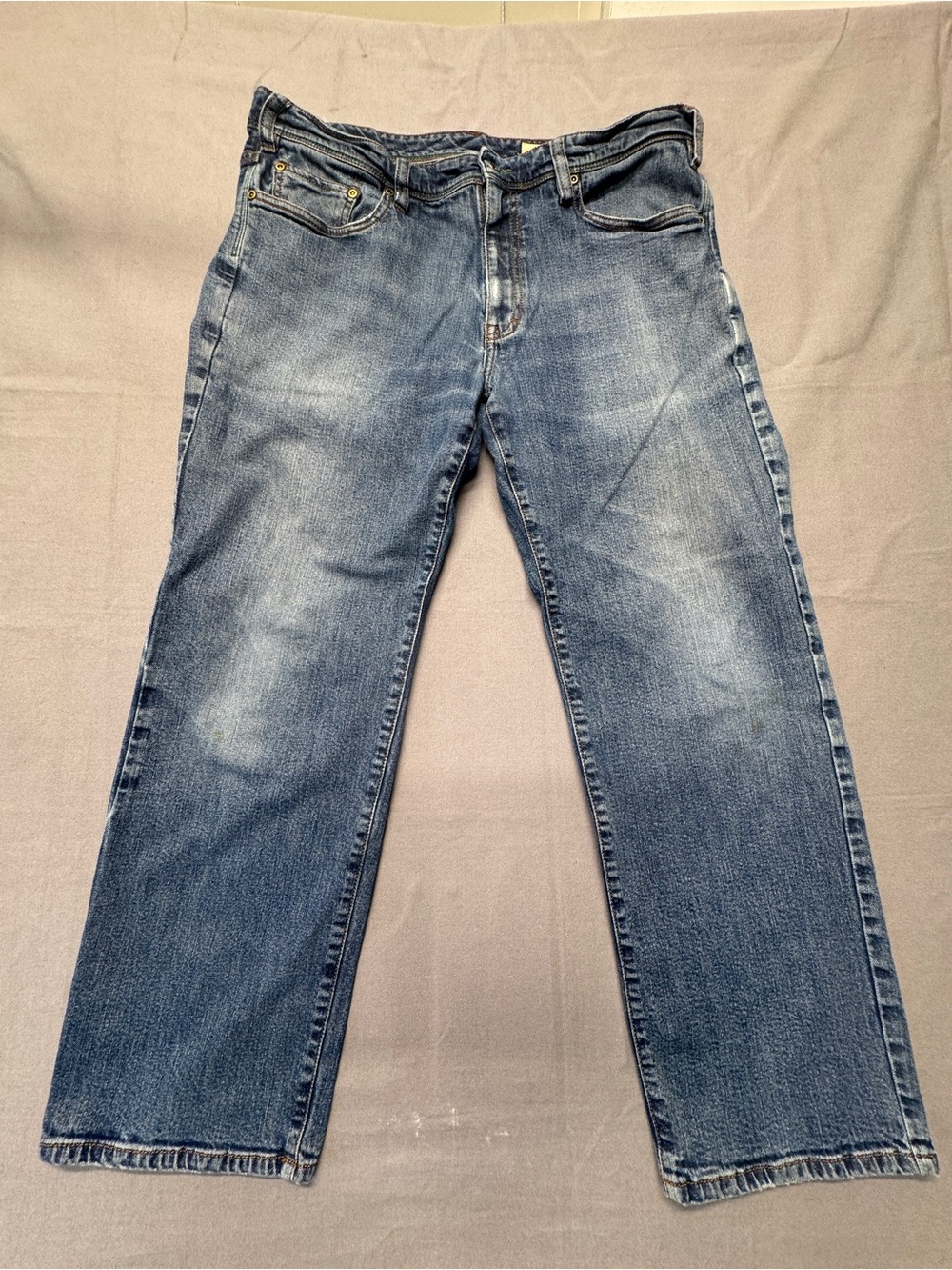 Orvis Denim Jeans Medium Wash Straight Leg Mens 36x30 G9 - Picture 2 of 8